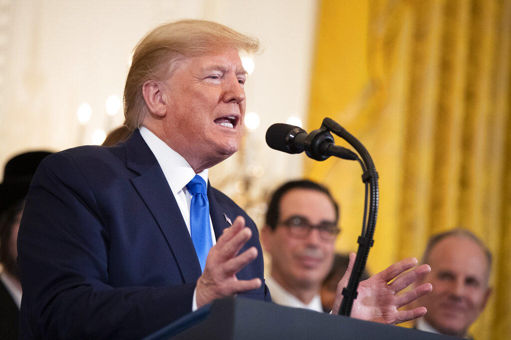 Demócratas y republicanos debaten cargos de juicio político contra Trump