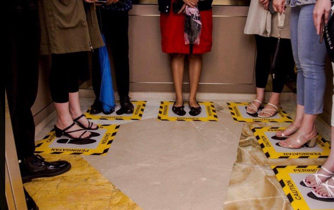¿Qué riesgo representa el uso de elevadores en la pandemia?