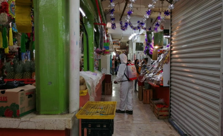 Gobierno de Nezahualcóyotl sanitiza los mercados y tianguis por Covid-19