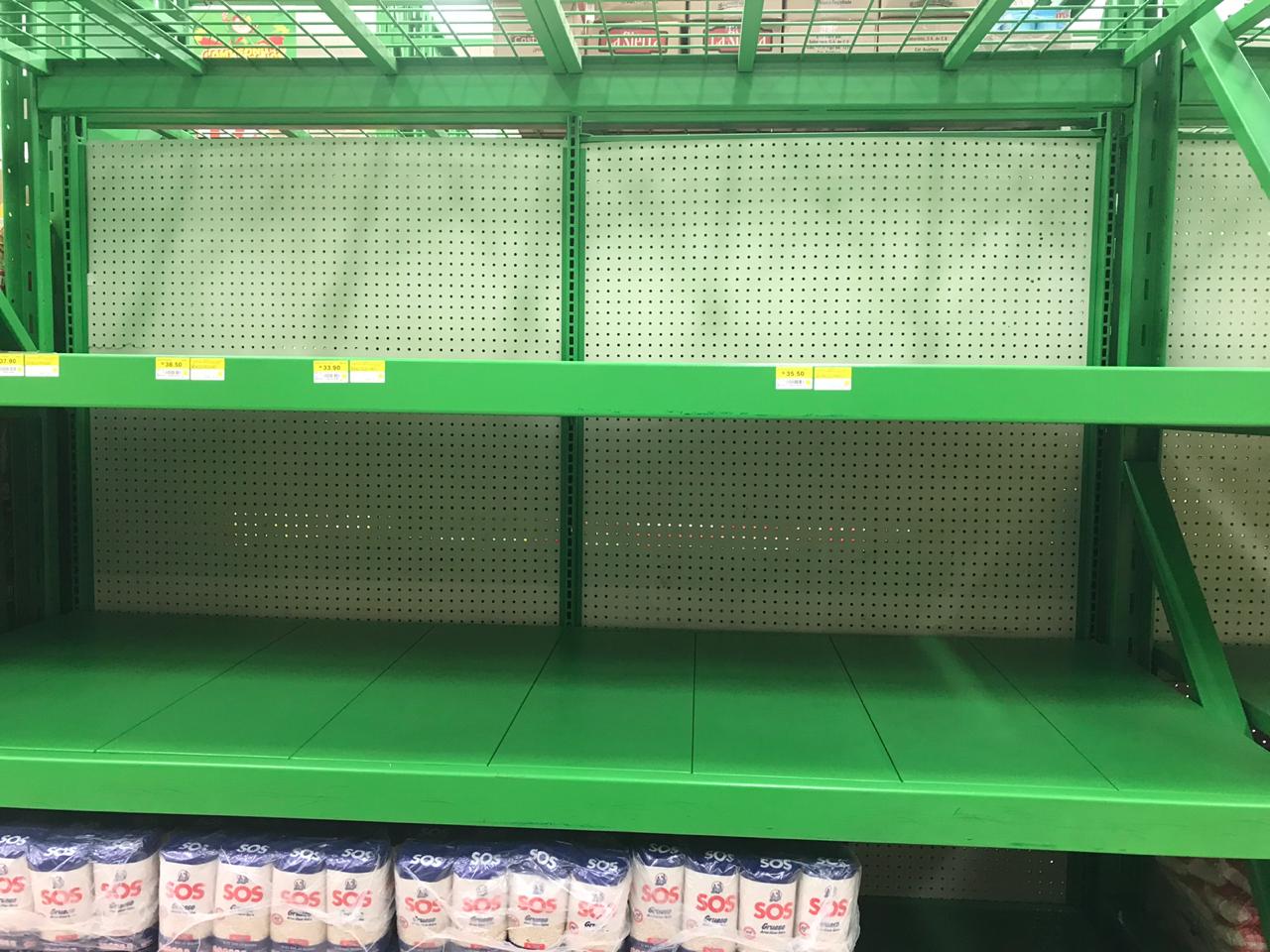 Se acaban el arroz y frijol en Bodega Aurrerá