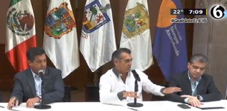 Jaime Rodríguez pide comprensión a propietarios afectados por incendio en Santiago