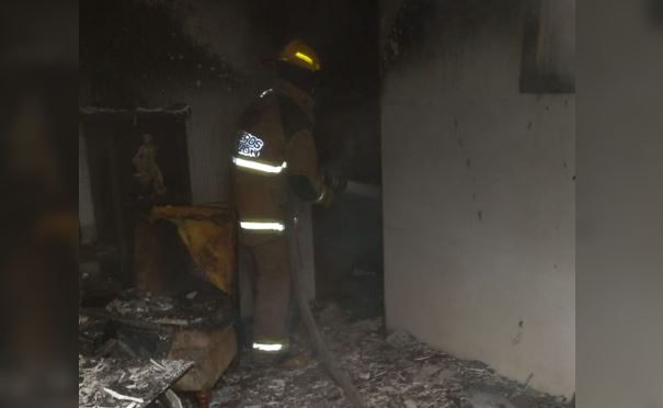 Fuego consume carpintería en la colonia Croc de Monterrey