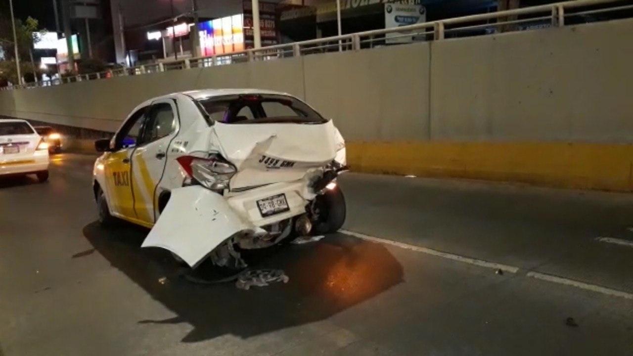 Aparatoso choque en López Mateos