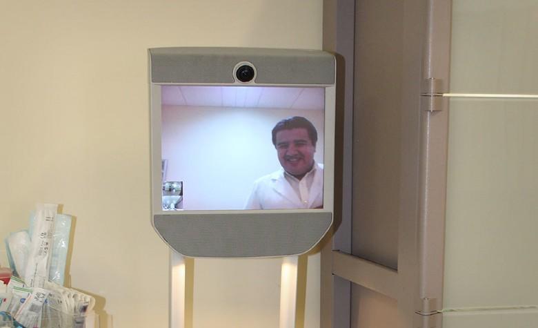 Usan robot para atender pacientes con COVID-19 y prevenir contagios
