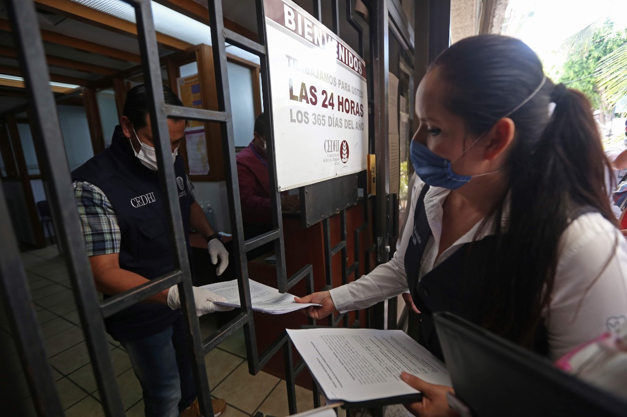 Trabajadores de la salud protestan por condiciones laborales