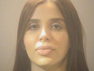 Emma Coronel, esposa de 'El Chapo' pasa 22 horas al día en su celda: abogada