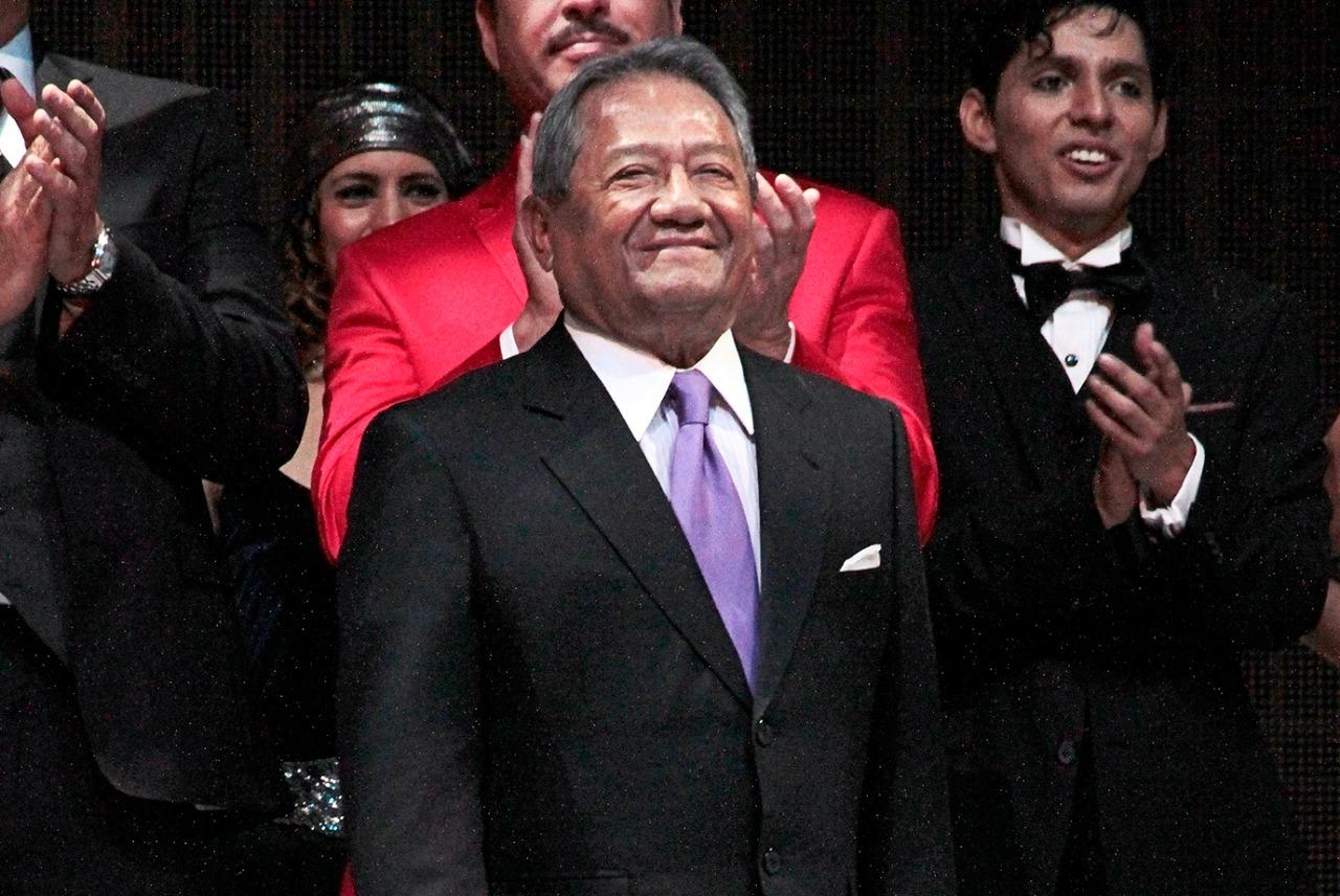 Prepara Armando Manzanero material con amigos