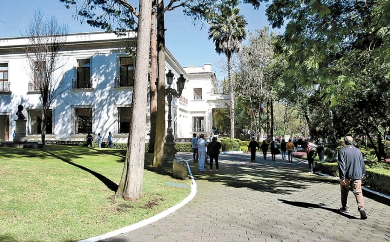 Los Pinos se convertirá en residencia para médicos y enfermeras que atienden COVID-19