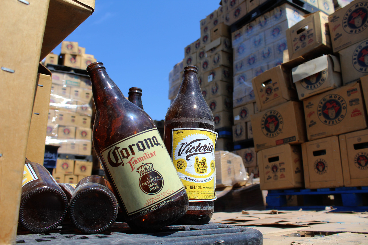 Pilas de envases de cerveza son riesgo de infección