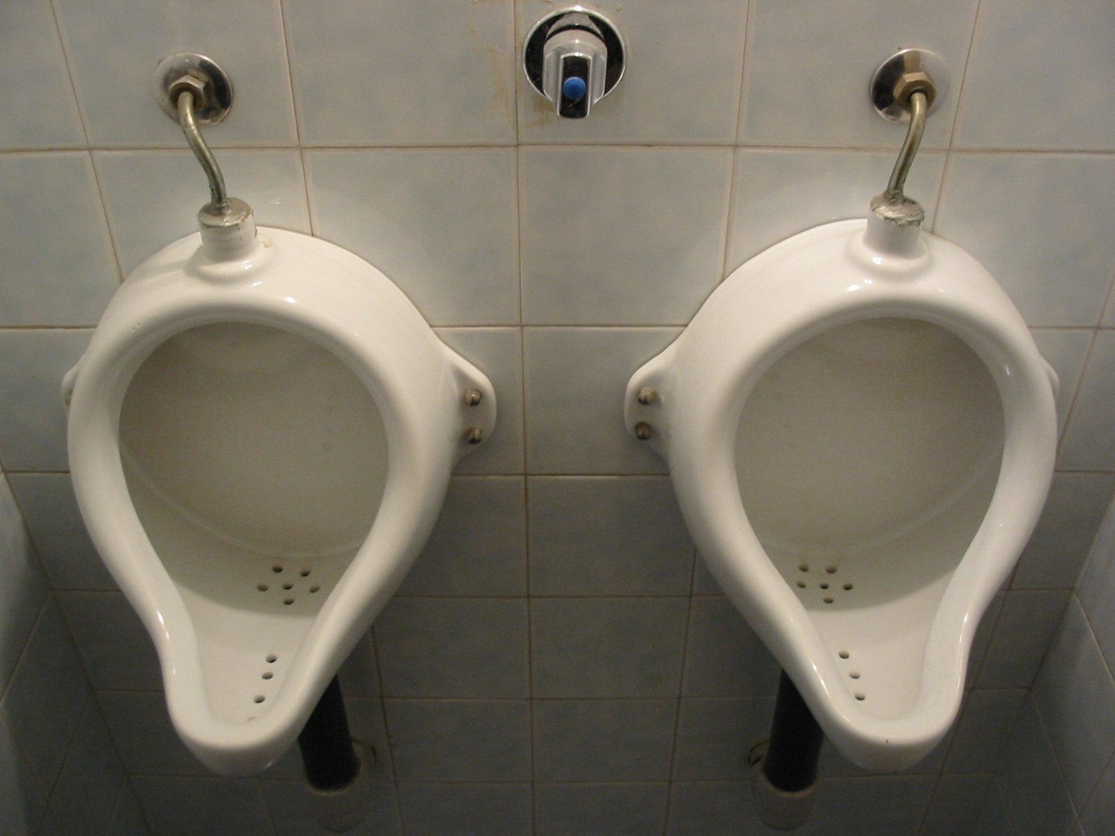 COVID-19: Castigarán con lavado de baños públicos a quien viole “Quédate en Casa”