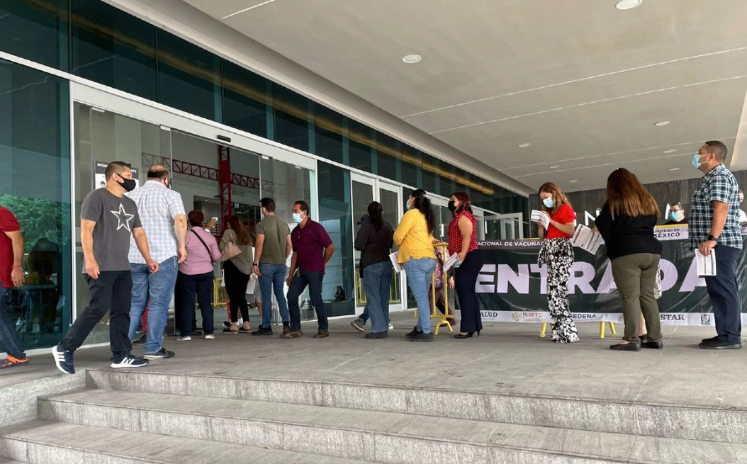Por baja afluencia, aplican vacuna anticovid a adultos de 40 a 49 años en macromódulos