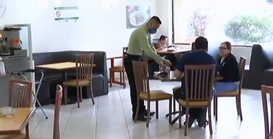 CdMx reabrirá parcialmente restaurantes ahogados por crisis, pese a repunte Covid-19