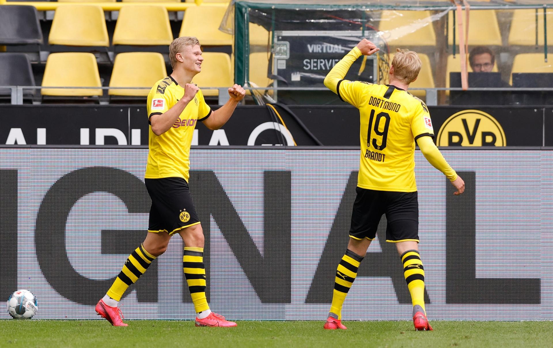 Borussia Dortmund golea al Schalke 04 en el regreso del futbol