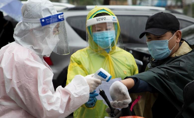 Detectan médicos síntomas distintos en casos más recientes de COVID-19