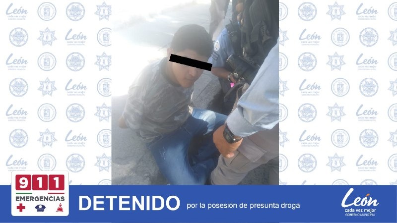 Detiene Tránsito de León a hombre con 105 envoltorios de droga