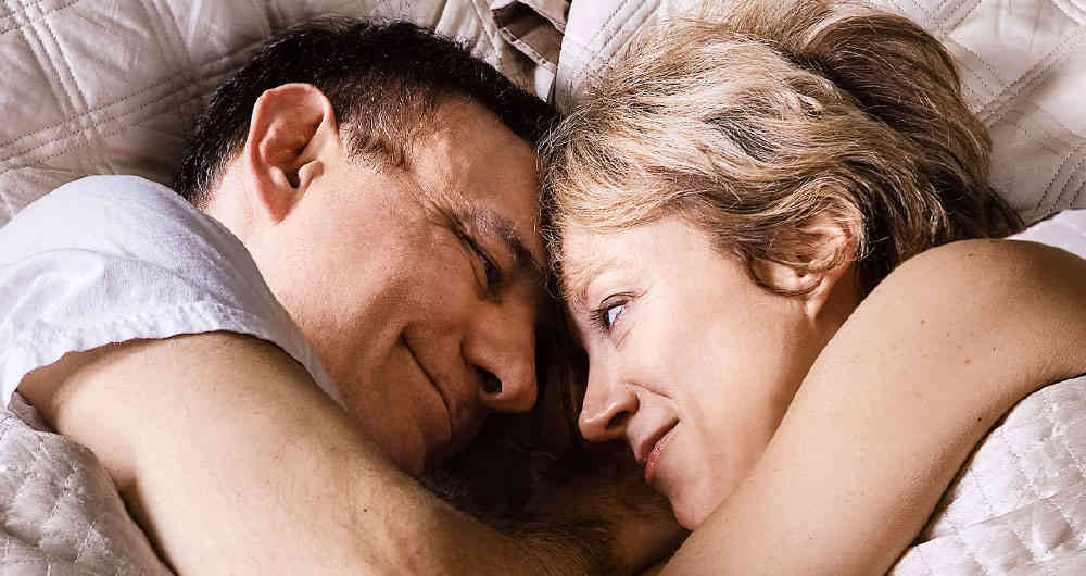 Las relaciones sexuales frecuentes retrasan la menopausia, revela estudio