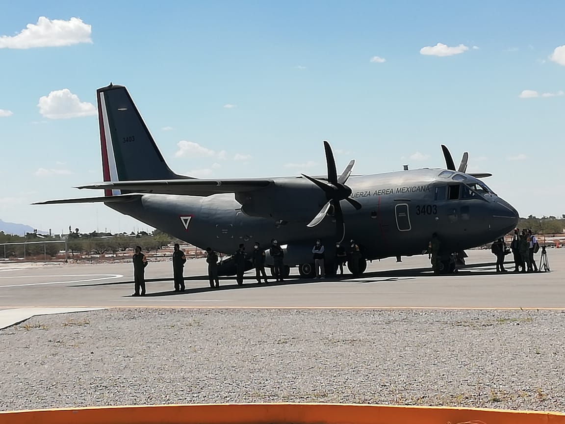 Avión militar llega a Torreón con insumos médicos para combatir el Covid-19 (VIDEO)