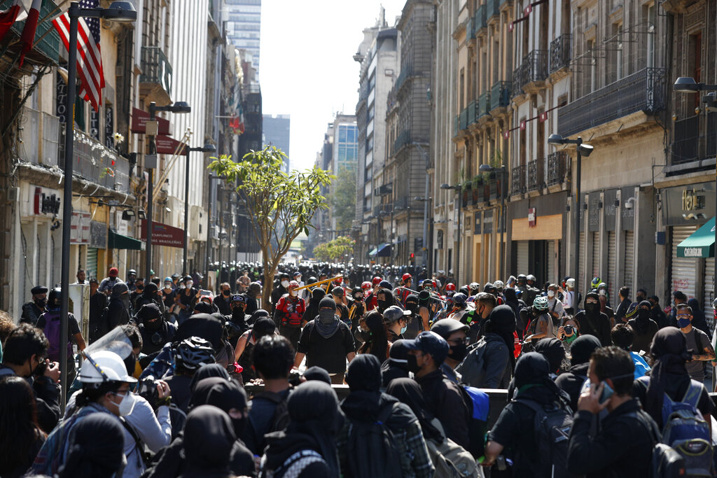 Todos los que salgan a manifestarse deben mantener un metro de distancia: OMS