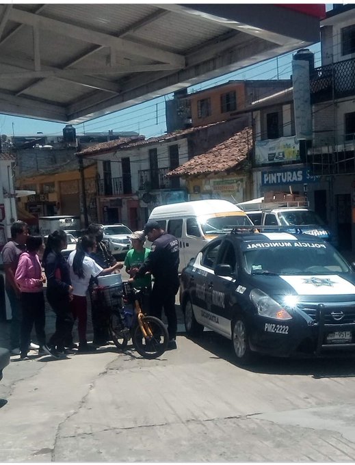 Policía le decomisa bicicleta a un niño que vendía paletas de hielo en Zacapaoxtla