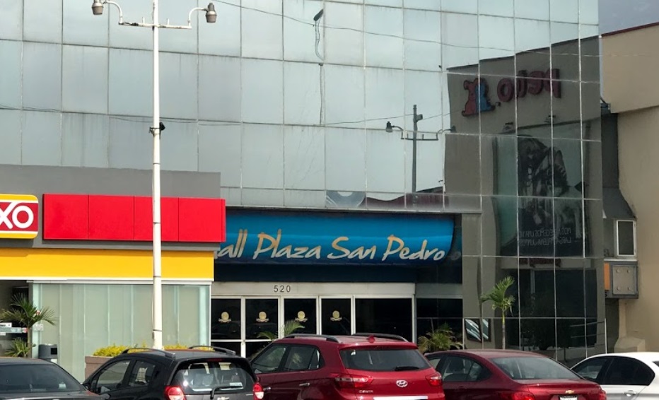 Quiebran vidrios de locales y roban al menos 50 celulares en San Pedro