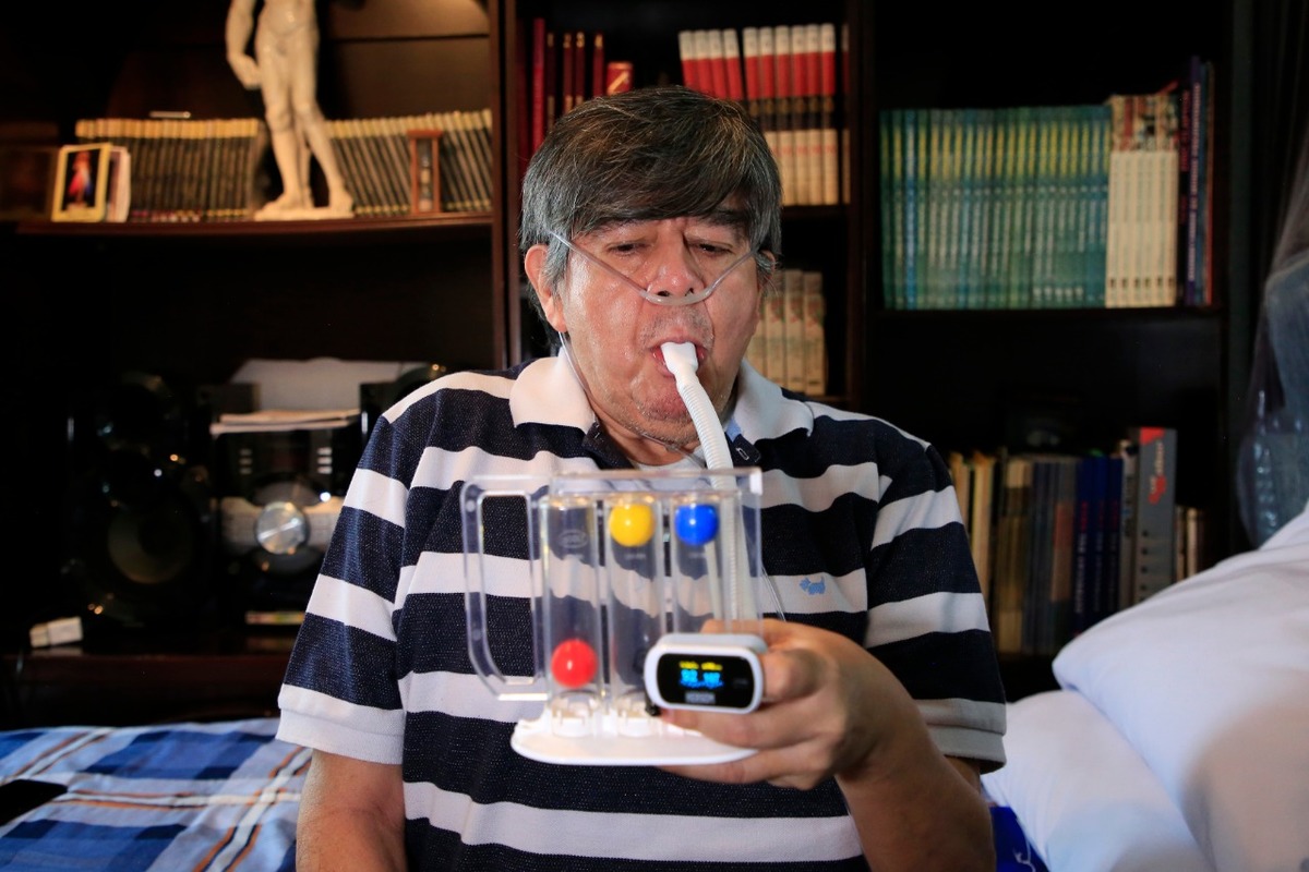 Tras un mes de hospitalización, médico de 60 años vence al coronavirus