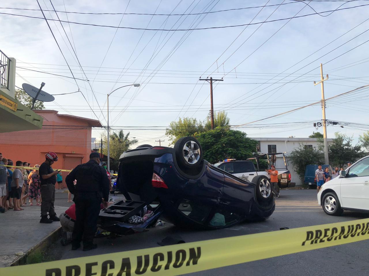Mujer pierde el control de su vehículo y vuelca en la colonia Talleres ...