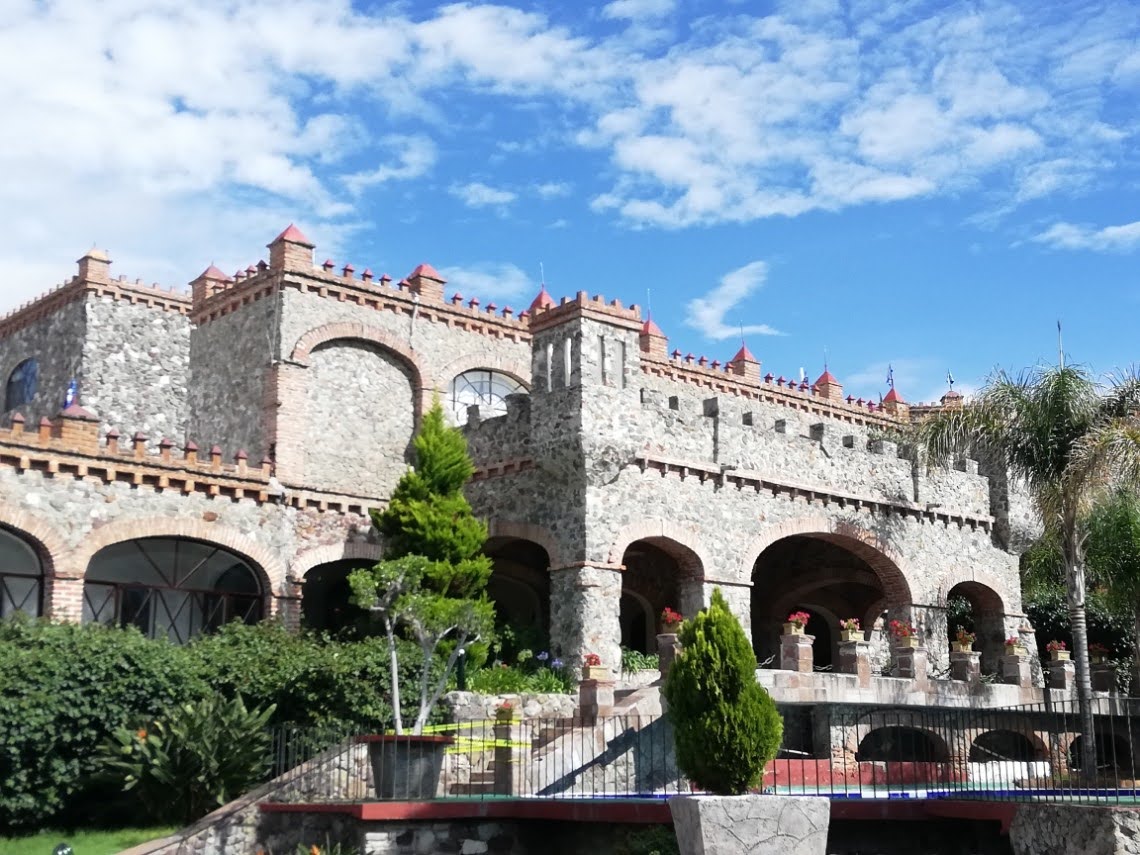 Castillo de Santa Cecilia, un hotel estilo medieval y recinto de celebridades