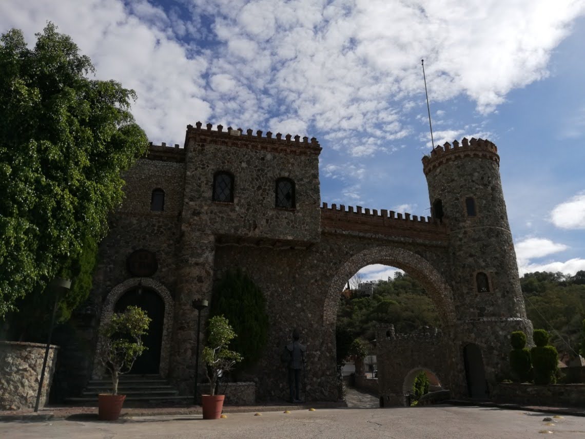 Castillo de Santa Cecilia, un hotel estilo medieval y recinto de celebridades