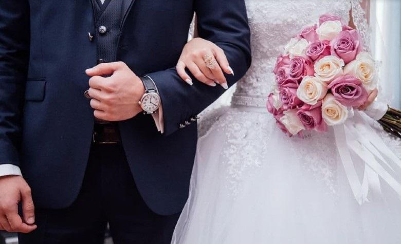 Realizan boda masiva, novio muere de COVID-19 y varios invitados se contagian
