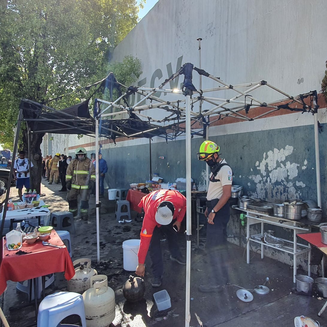 Explota tanque de gas en puesto de comida; hay 3 comensales lesionados&nbsp;