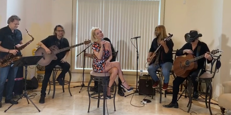 ¡Qué oso! Marisela corrige a Chiquis Rivera luego de cantar uno de sus temas (VIDEO)