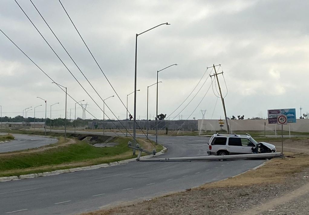 Conductor resulta lesionado tras impactarse contra un poste en García ...