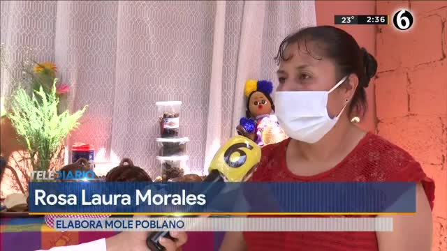 Telediario noticia La pandemia por Covid-19 afectó la economía de Rosa Laura, pero su receta del mole poblano le ayuda a ganarle a la crisis