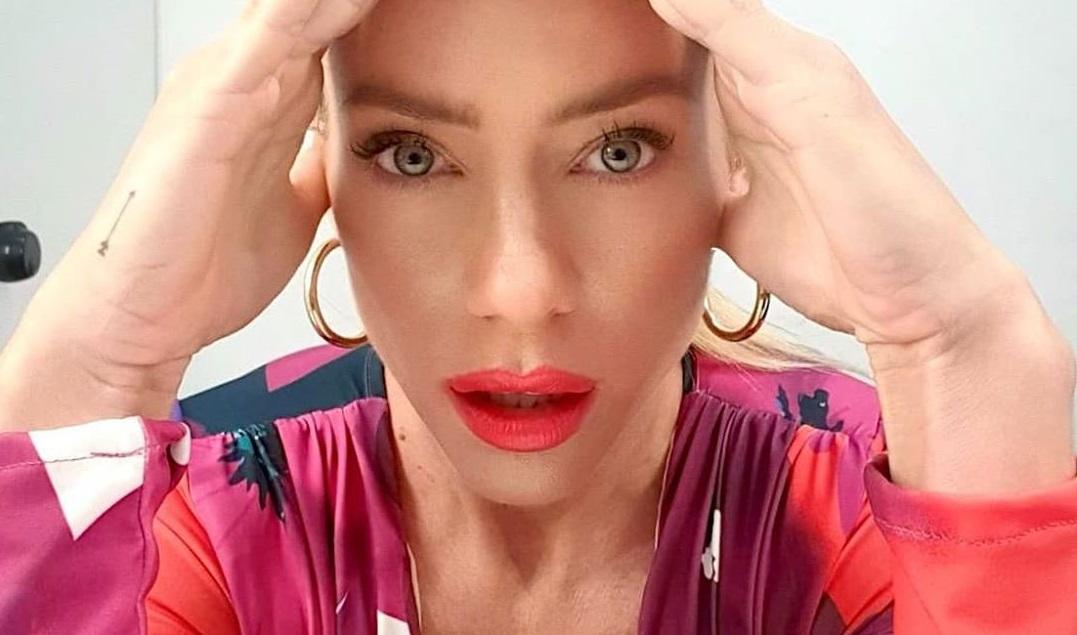 Se vuelve viral Nicole Neumann por publicar una foto...¿con tres piernas?