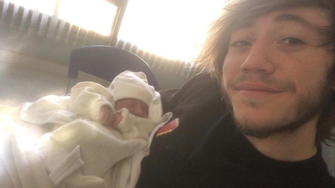 Hora de cambiar pañales: Anuncia Paulo Londra nacimiento de su hija