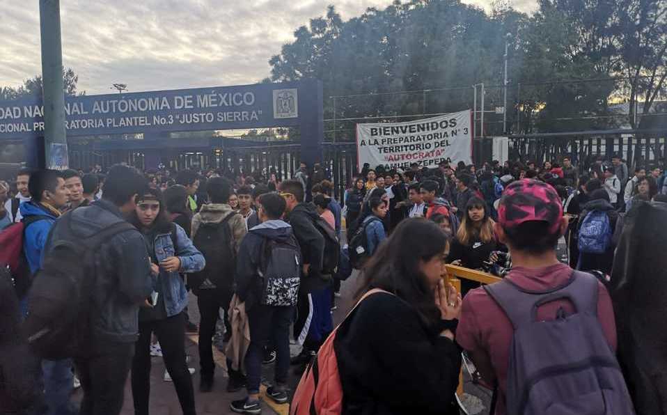 Entregan plantel de la Prepa 3 luego de estar seis meses tomada