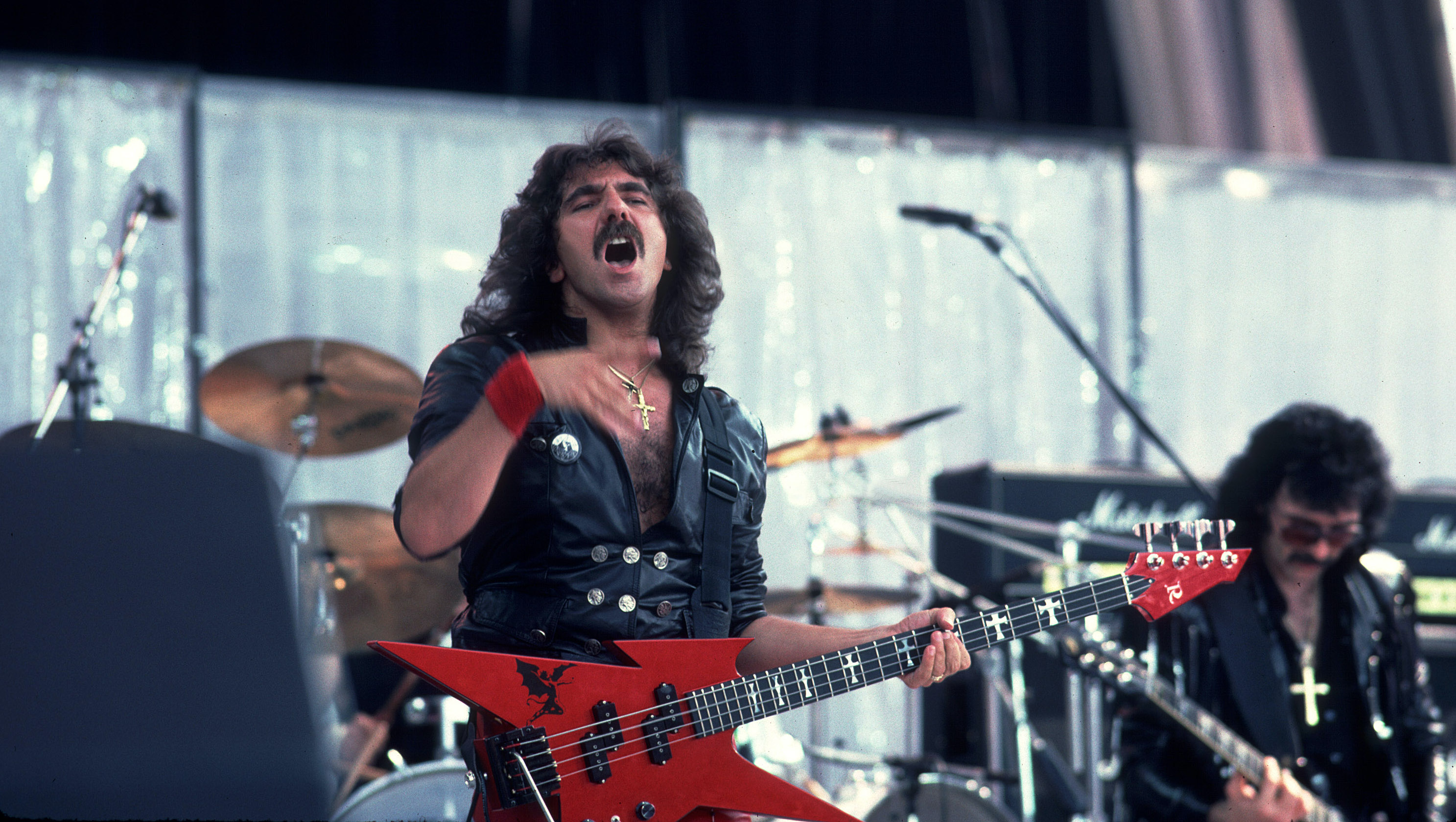 Tony lommi de Black Sabbath cuenta como sacó de un ensayo a Madonna…