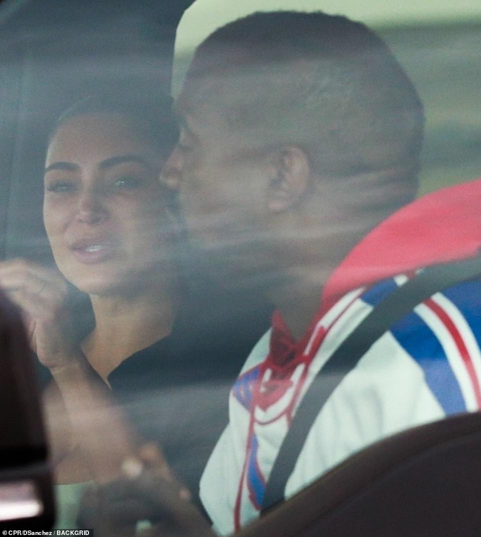 Kim Kardashian llora en un estacionamiento tras discusión con Kanye West en un Wendy's
