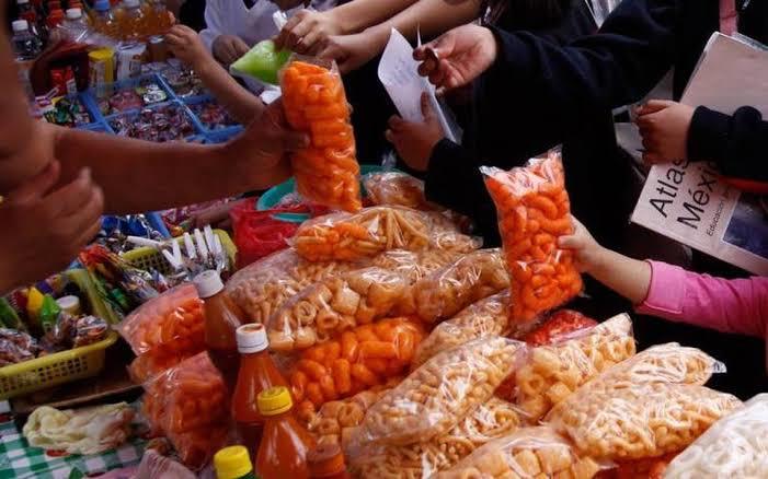 Congreso de Oaxaca prohíbe la venta de refrescos y comida chatarra a niños