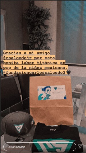 Ex novia de Nodal recibe regalo de Carlos Salcedo