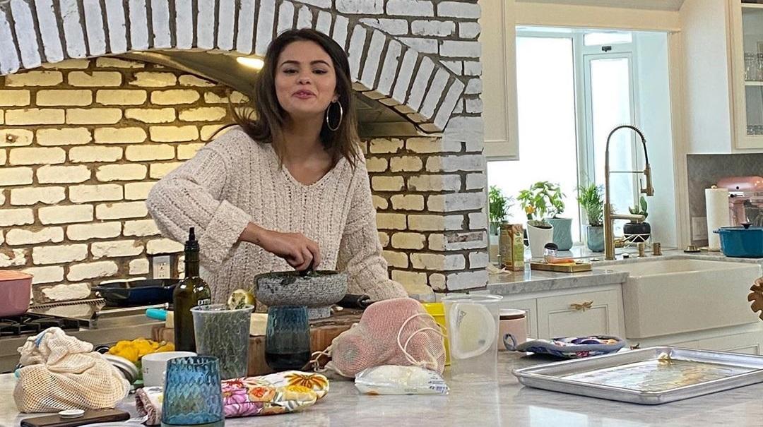 Tengo las manos débiles: Muestra Selena Gomez los estragos del lupus