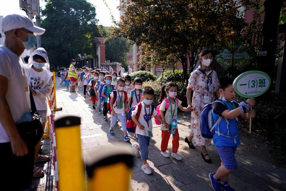 Wuhan abre escuelas pese a la preocupación por el riesgo de Covid-19