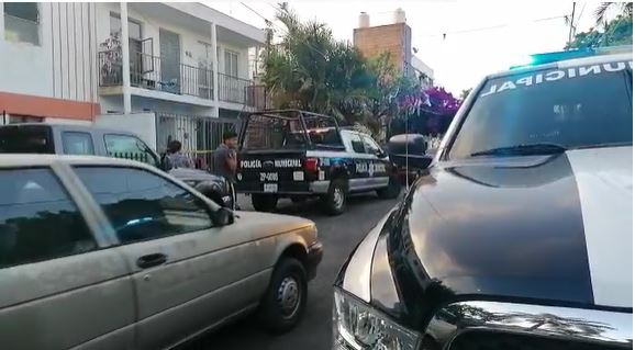 Mujer es asesinada a balazos por su hijo en Zapopan