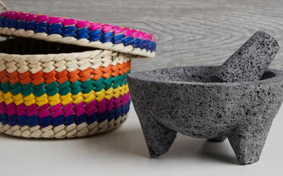 Empresa estadounidense vende molcajetes en mil 200 pesos