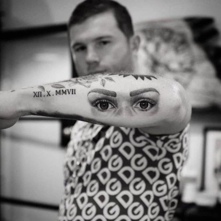 ¿Qué? Christian Nodal no es el único que se tatuó la mirada de su novia