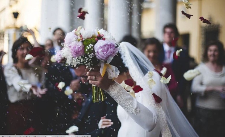 Planea su boda sin estar comprometida y sin que su novio supiera