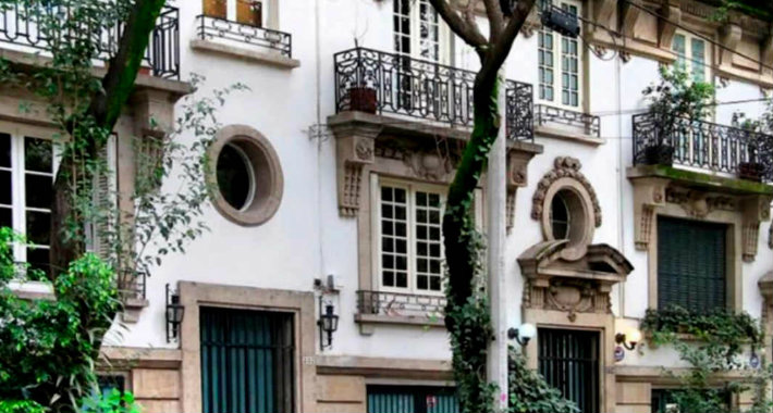Policías intenta detener a hombre y termina en bronca con los vecinos