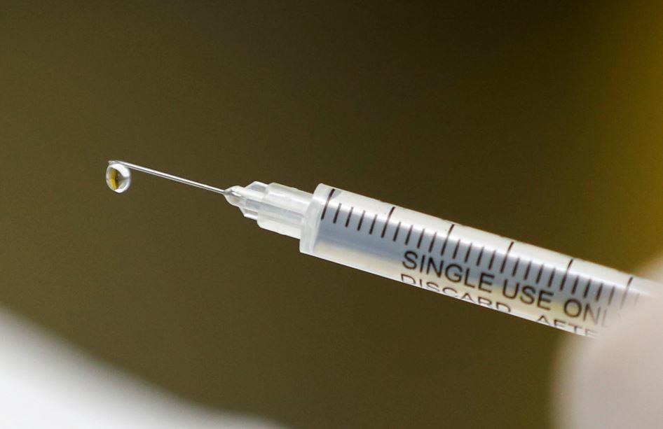 FDA suspende ensayo de potencial vacuna contra Covid-19