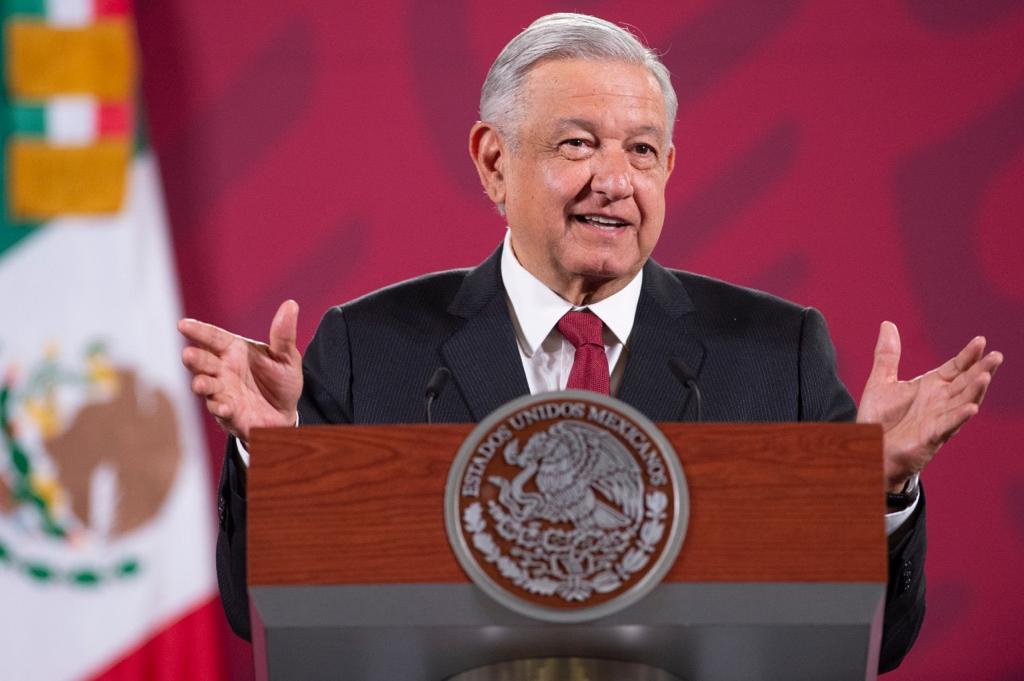 Me mando a hacer mis trajes con sastre de Ecatepec: AMLO