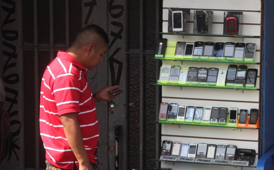 Prohibirán venta de celulares en calles de Guadalajara
